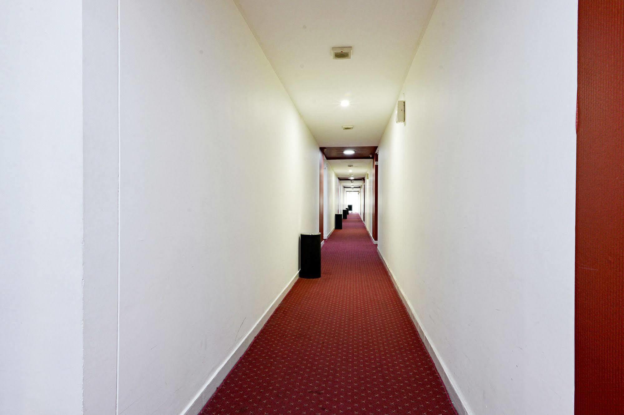 Zen Rooms Basic Tangerang Aeropolis Exterior foto