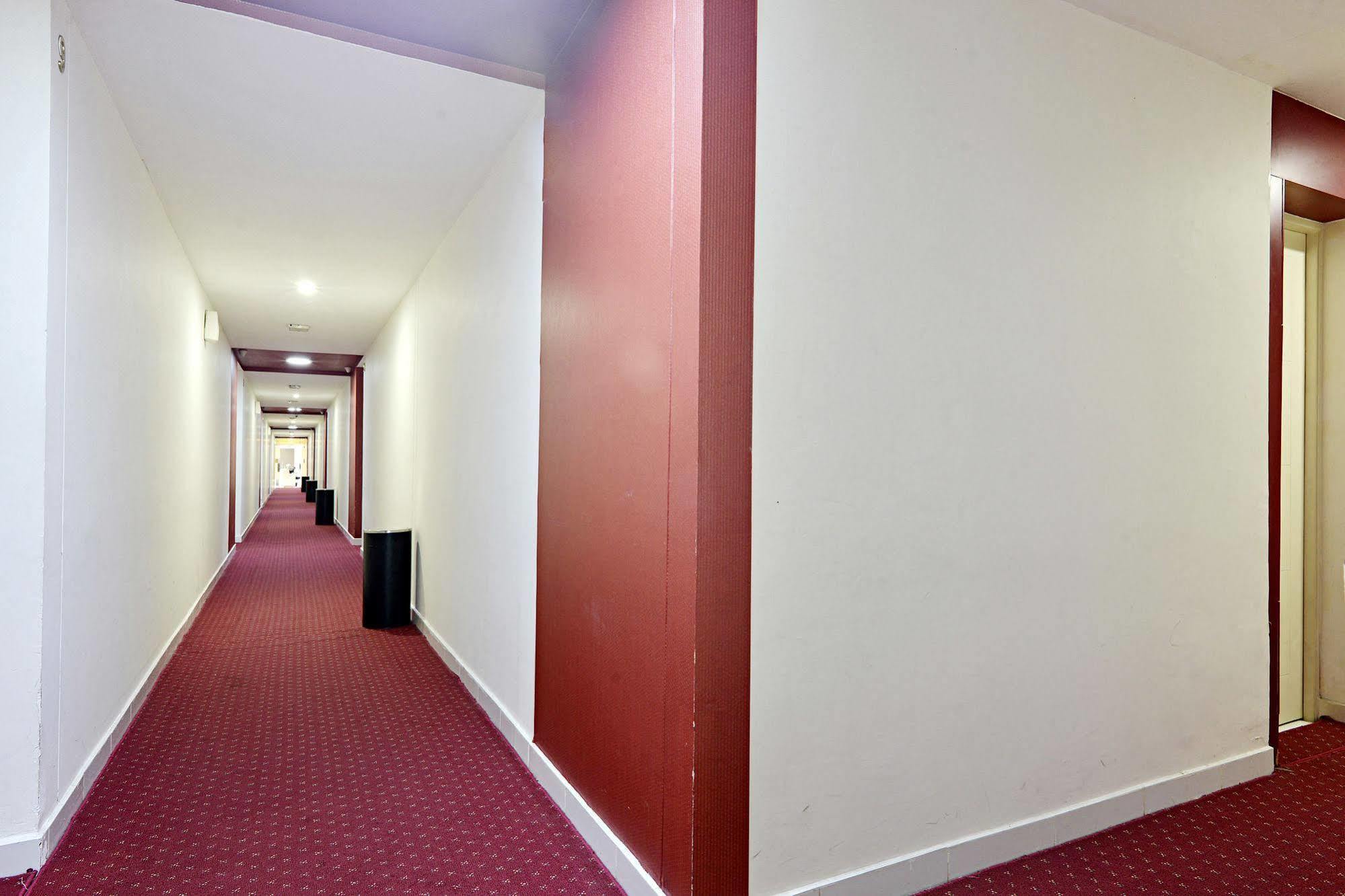 Zen Rooms Basic Tangerang Aeropolis Exterior foto